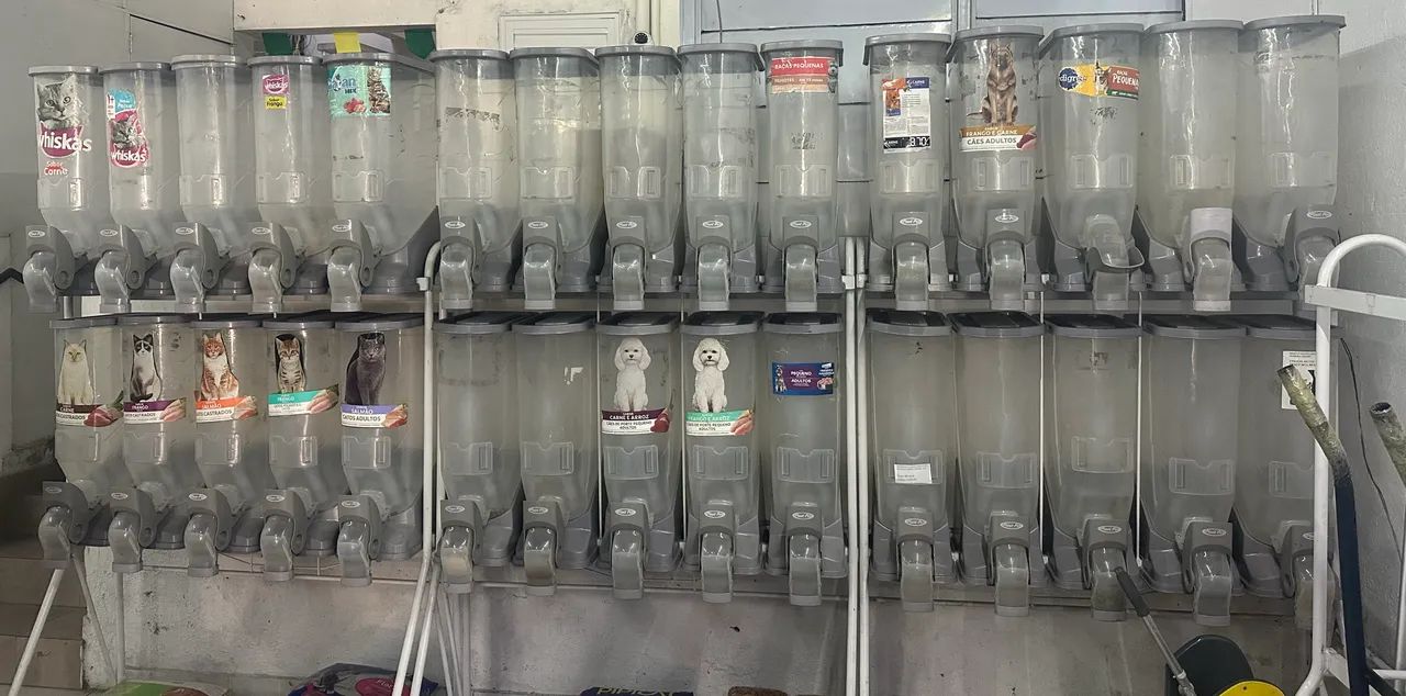 Módulo Expositor de Ração a Granel com 10 Dispensers - Conservado!