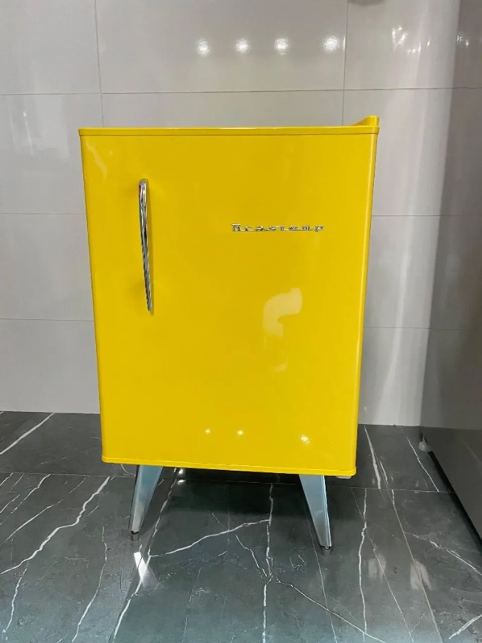 Frigibar Retrô 76L Brastemp Amarelo