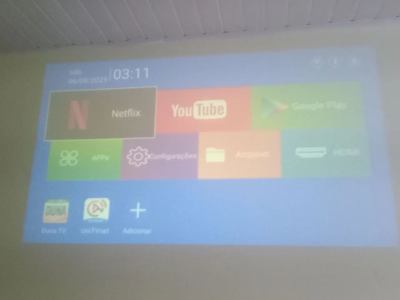 Projetor na caixa 