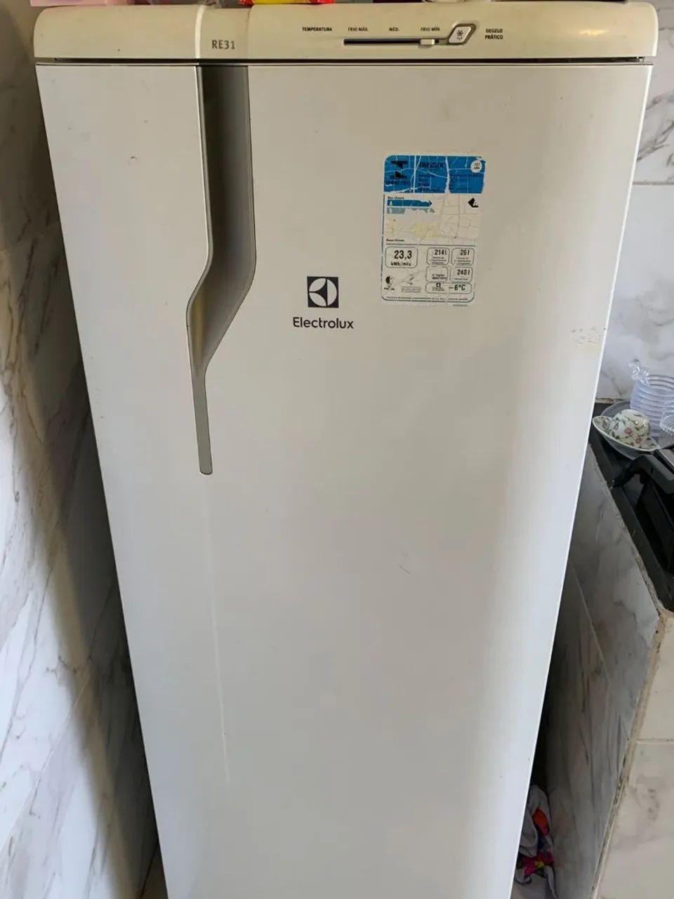 Vendo geladeira semi-nova - Foto 3