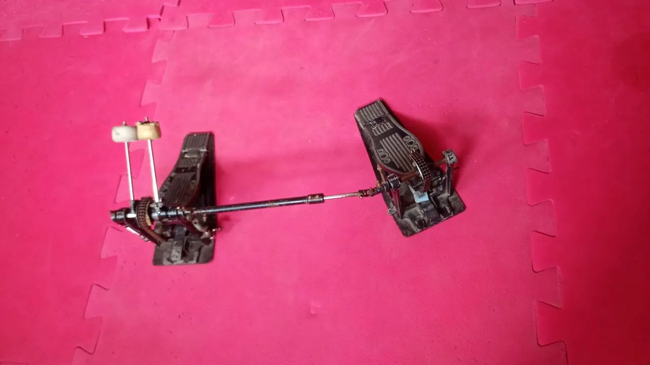 Pedal duplo de Bateria 