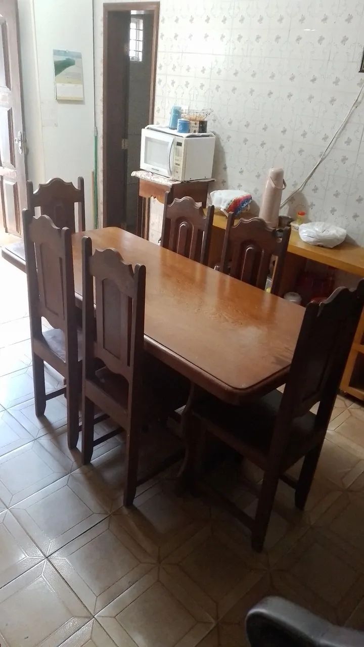 Mesa com 6 cadeiras