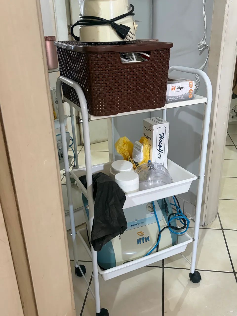 Carrinho auxiliar de estética 