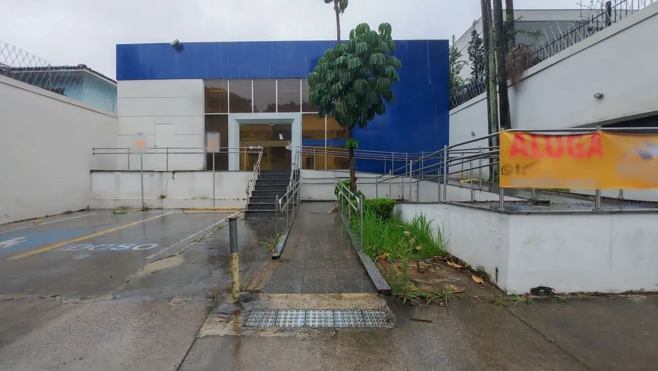 Loja na Rua dos Macunis, 56  450 m²