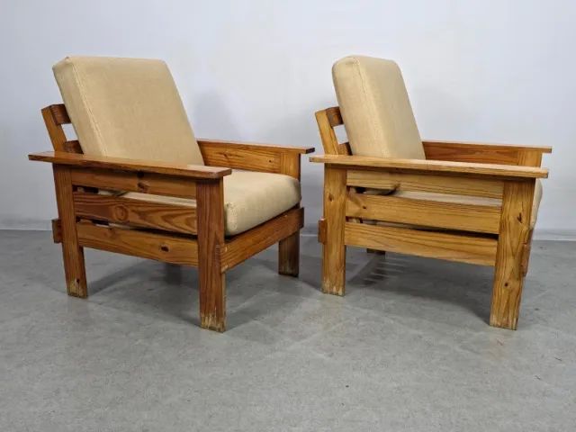 Par de Poltronas Década de 70, em madeira Pinho Tratado Maciço