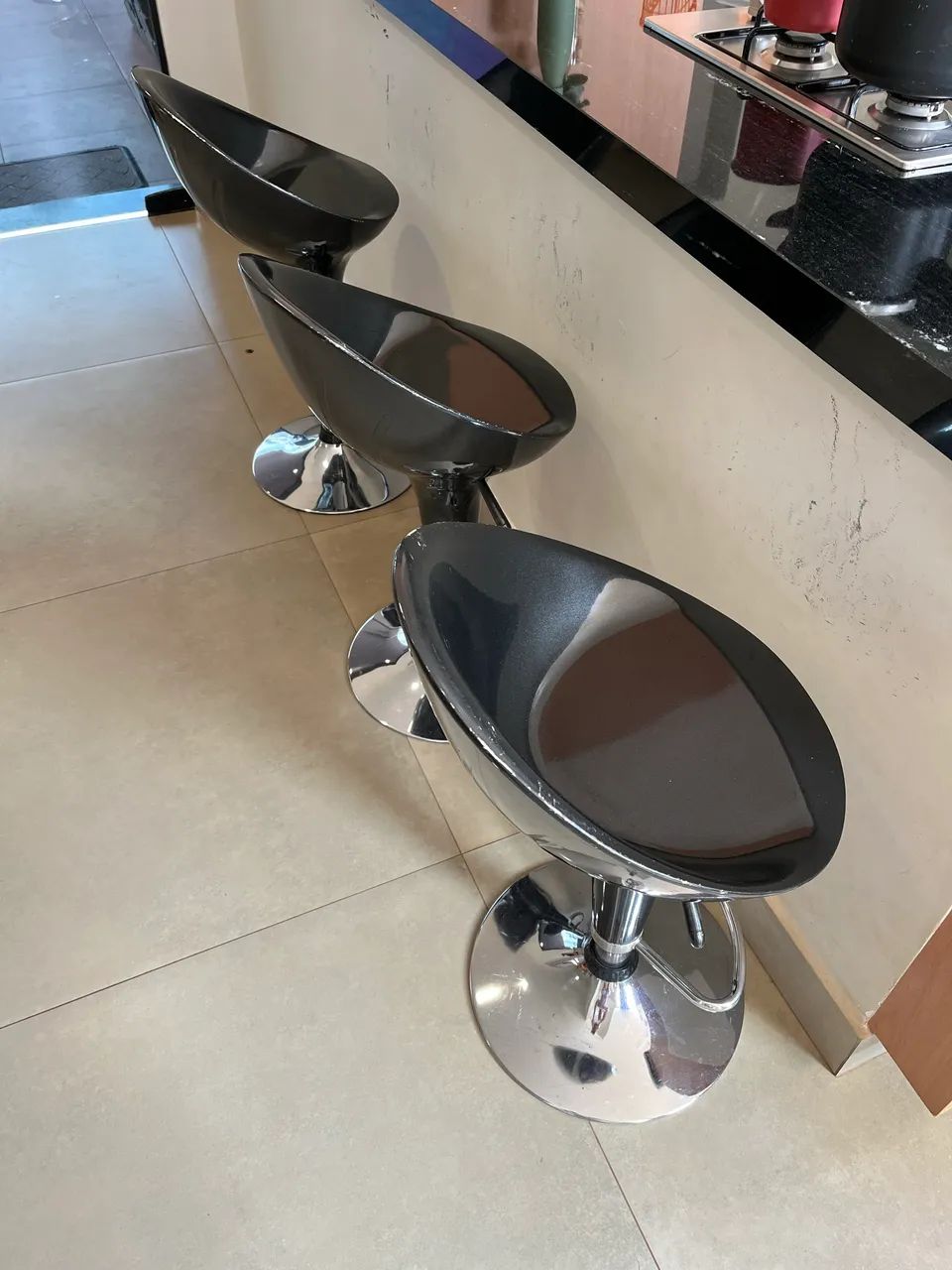 3 Banquetas preta com base inox. - Foto 2
