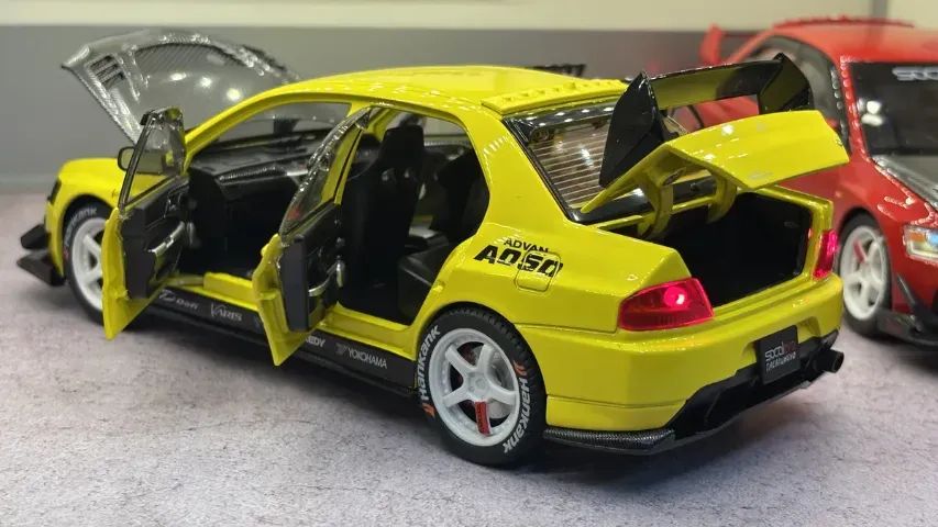Miniatura Mitsubishi Lancer Evolution IX 1:24 amarelo - som e luz - Foto 5