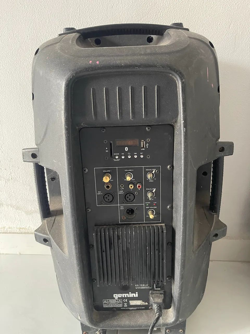 Vende se caixa de som profissional 