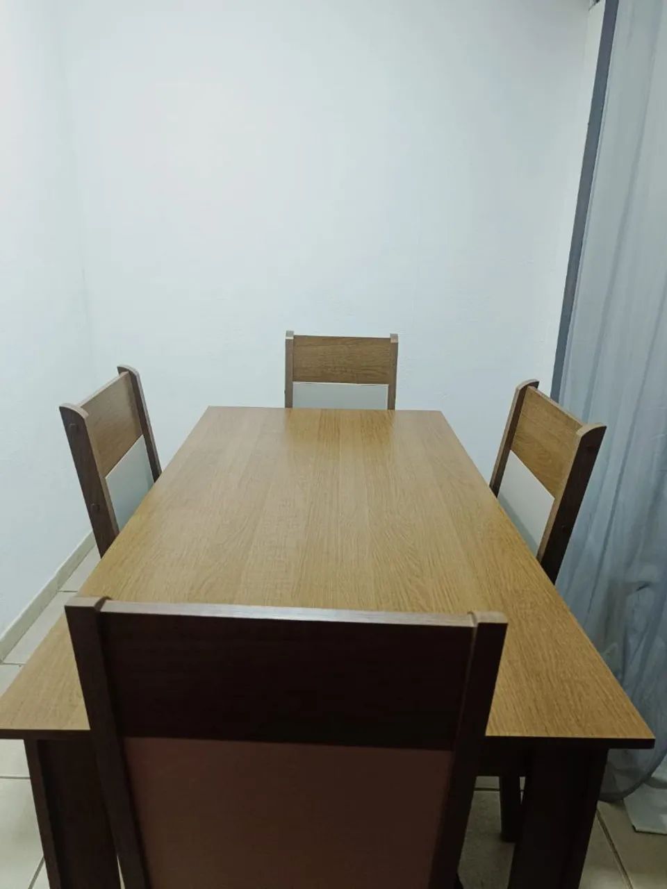 VENDO MESA 4 CADEIRAS ?