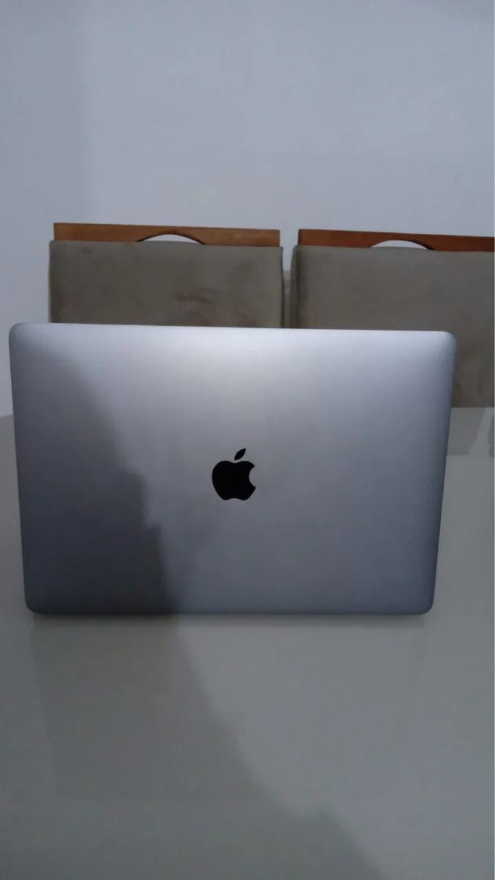 MacBook Air 2019 i5 - 8GB/256GB + Case + Mouse | Excelente estado