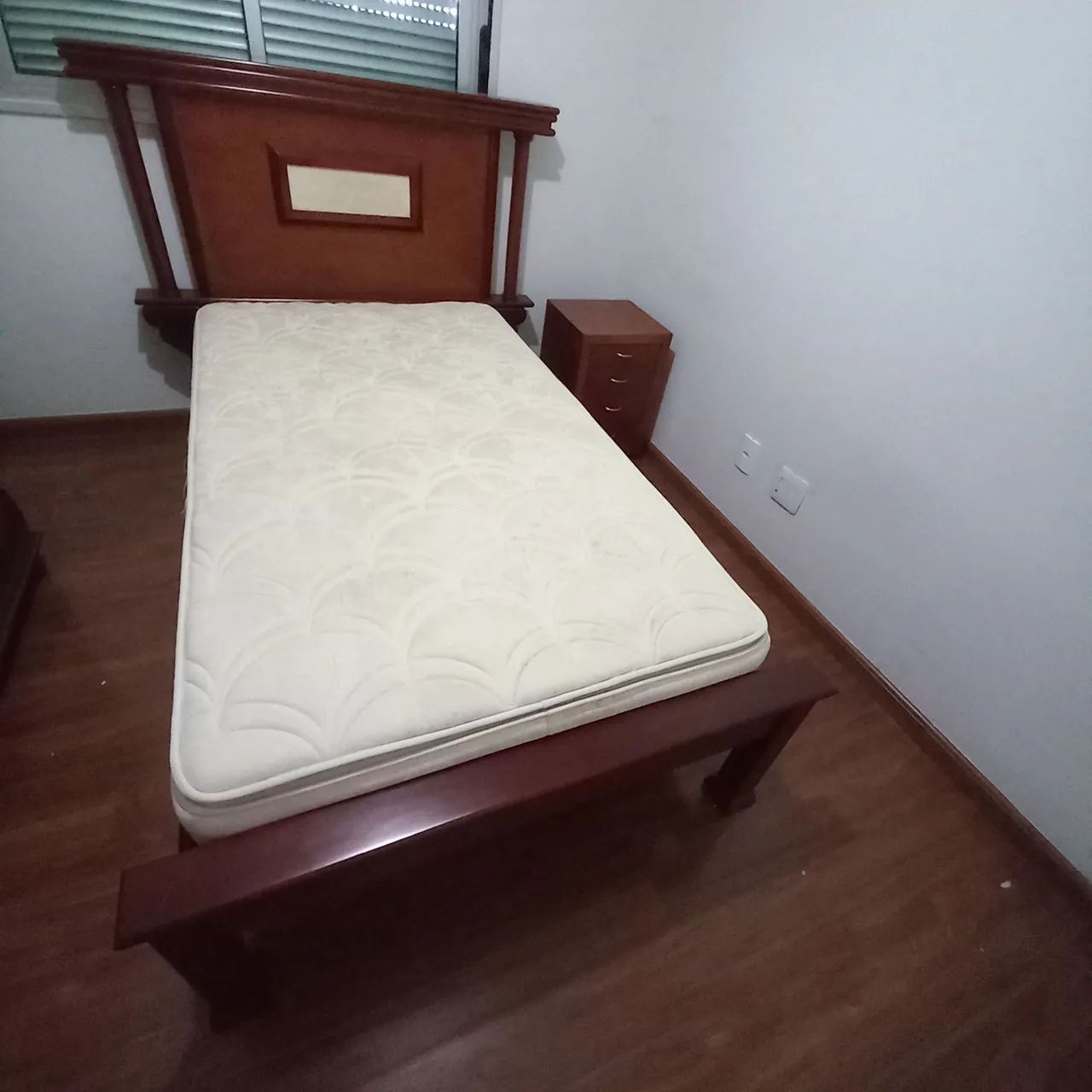 Cama com colchão (Solteiro King)