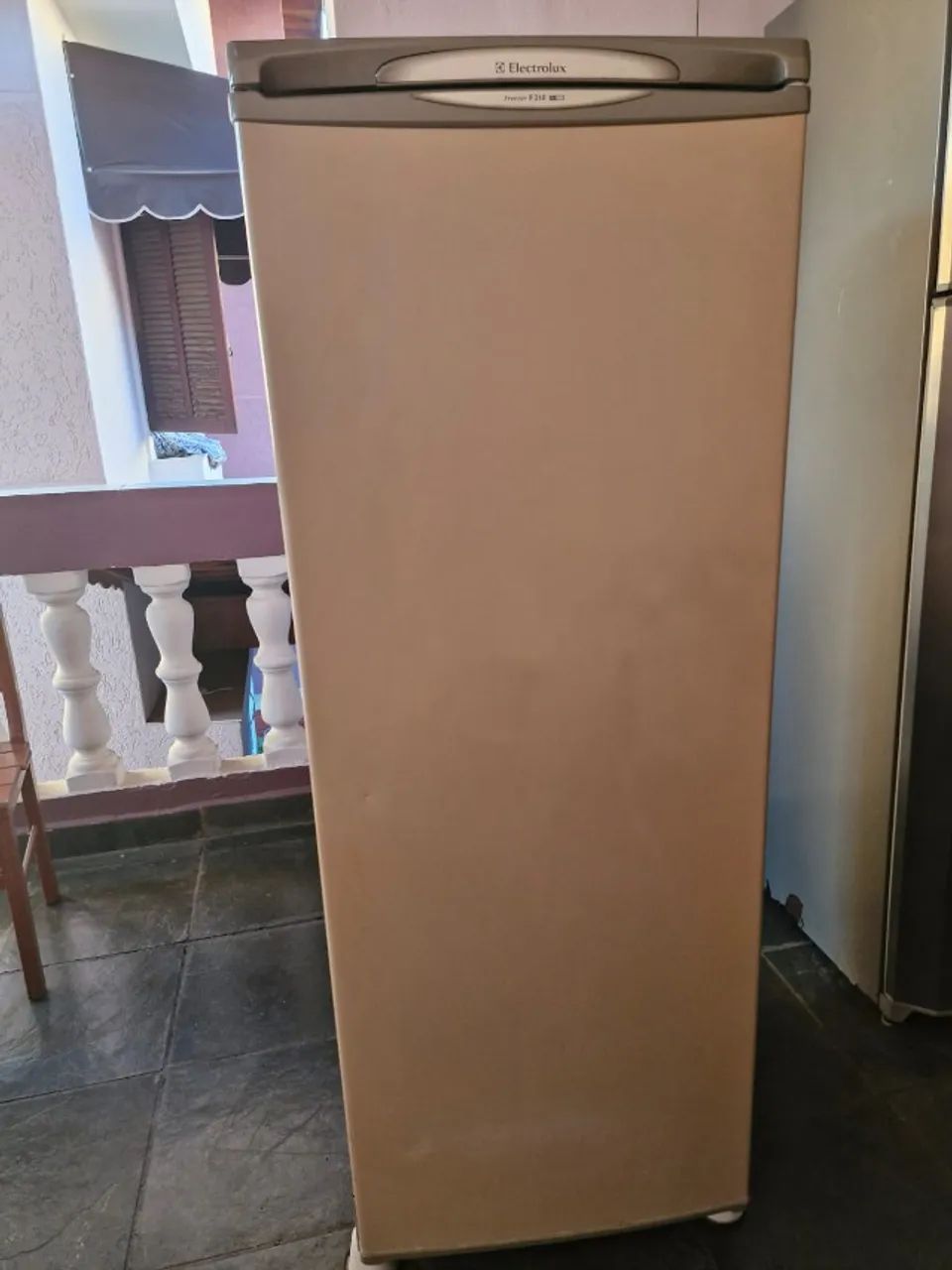 Freezer Vertical Electrolux 210L