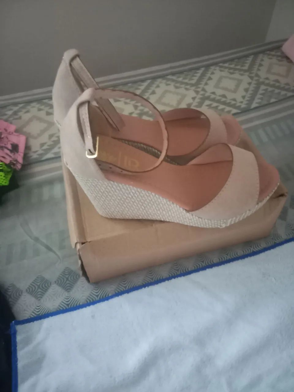 Sandália salto plataforma num.39 $40 nova