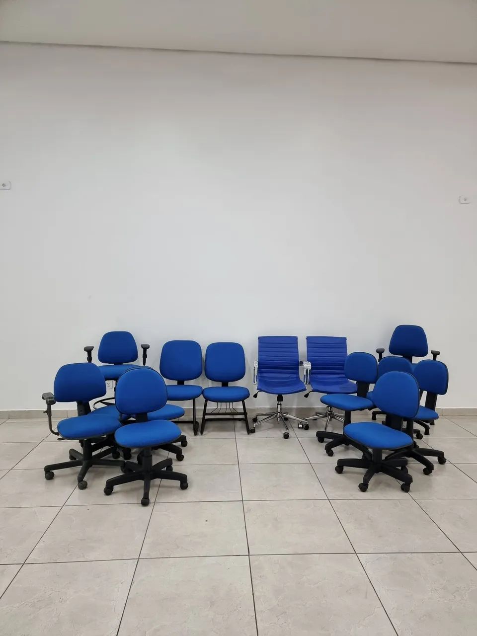 Lote 14 cadeiras seminovas