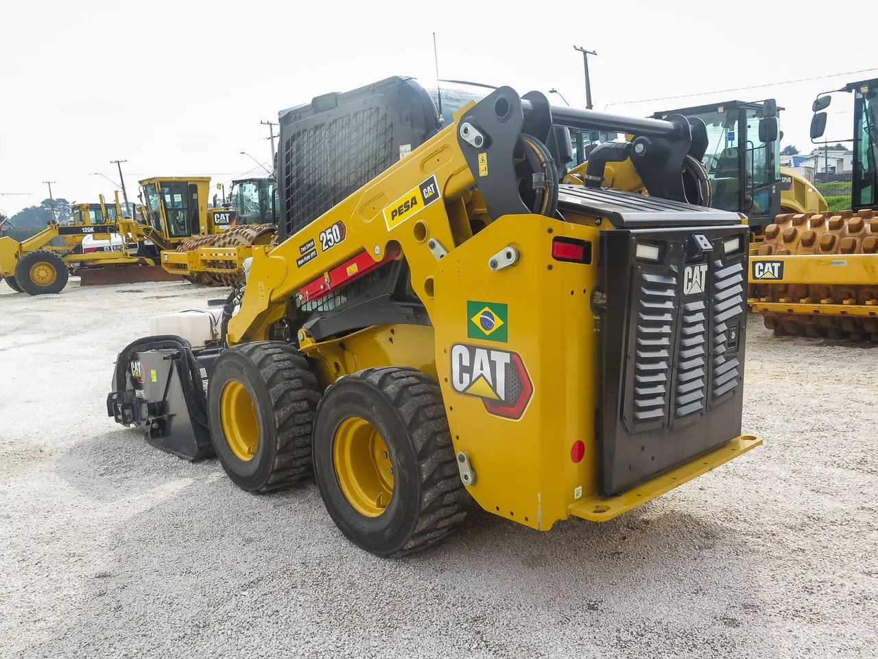 Mini carregadeira CATERPILLAR 250 2025 com 760h de operação - Foto 3