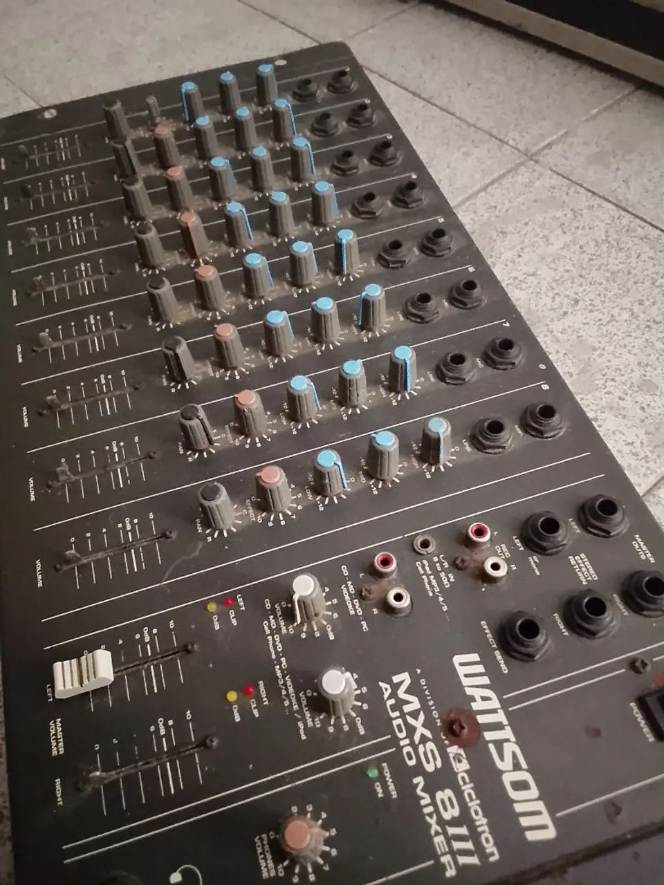 Mesa de som watisom 8 canais