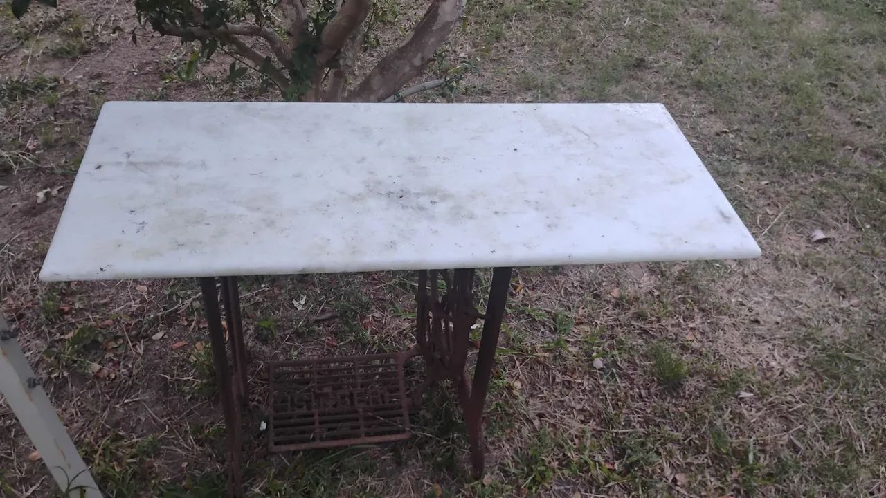 Aparador de ferro com mármore branco  - Foto 3