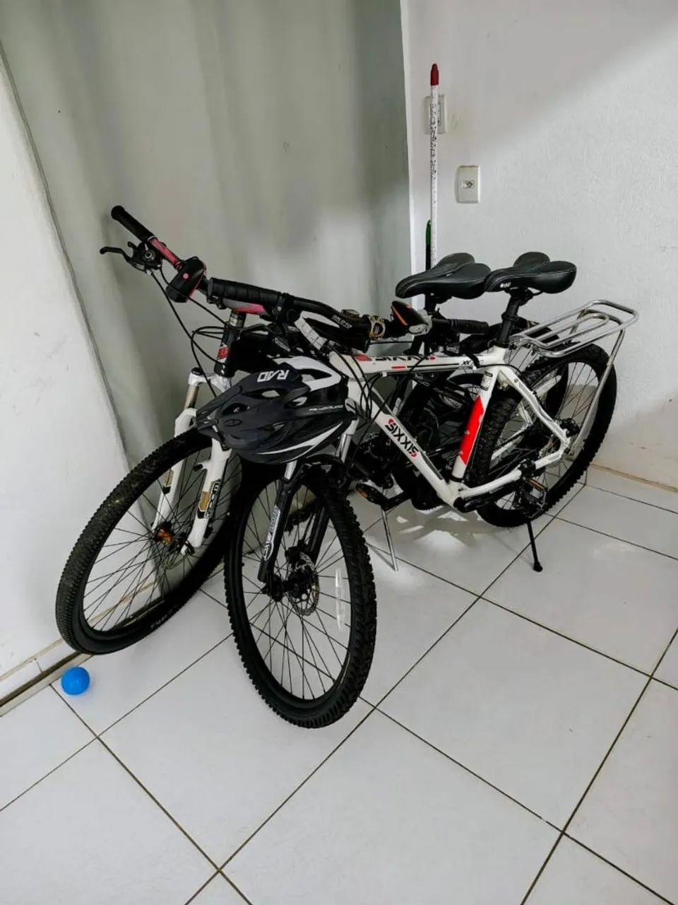 Bicicleta de trilha semi-nova 