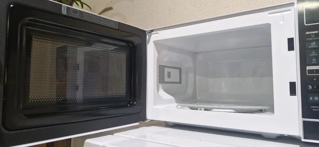 Microondas 20L ÓTIMO estado Midea - Foto 2