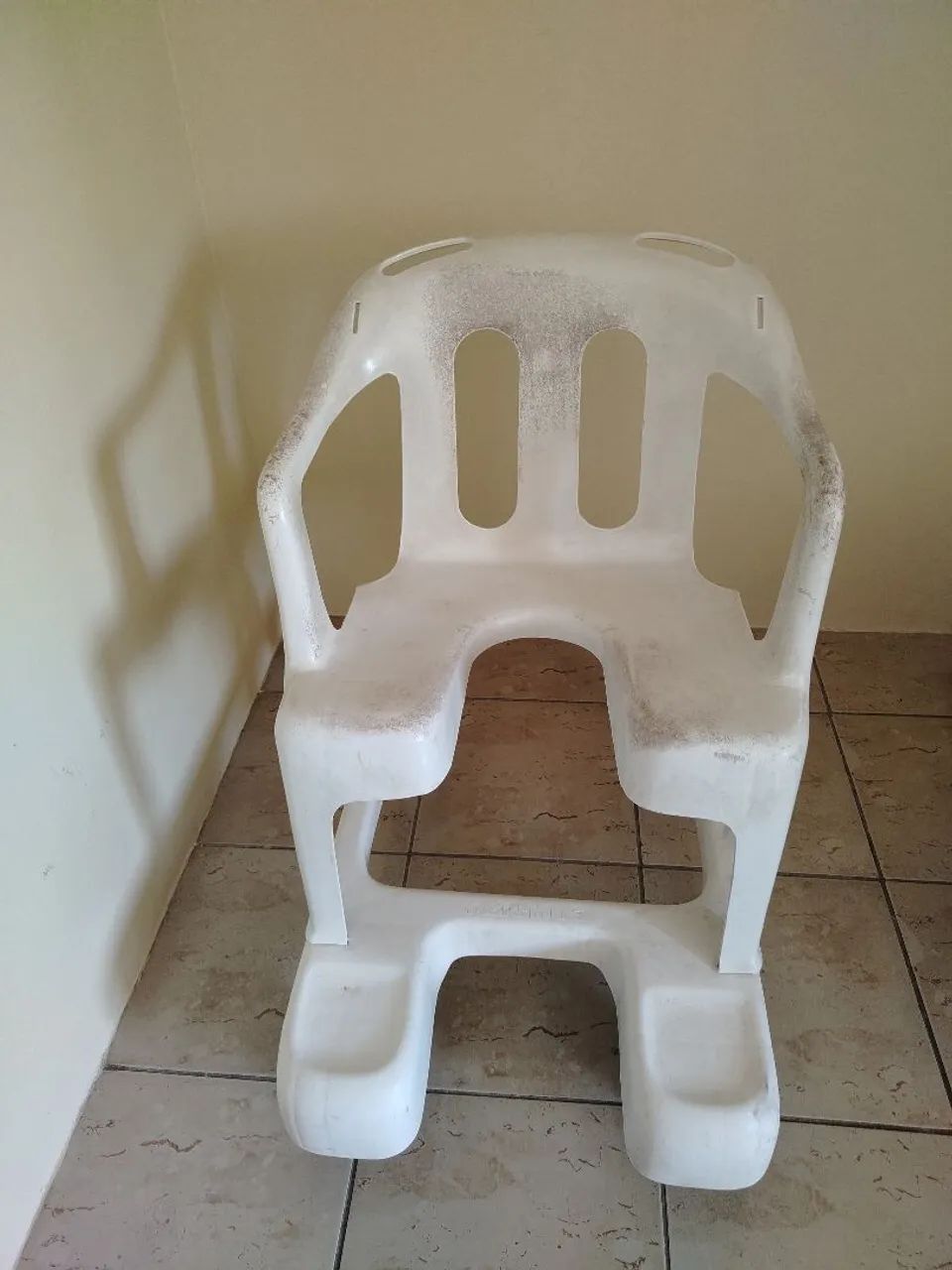 Vendo cadeira de banho plástico - Foto 4