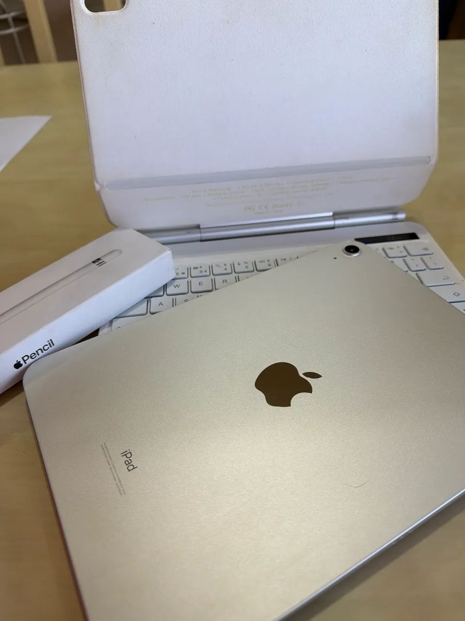 iPad 10ª Geração 64GB + Apple Pencil + Magic Keyboard