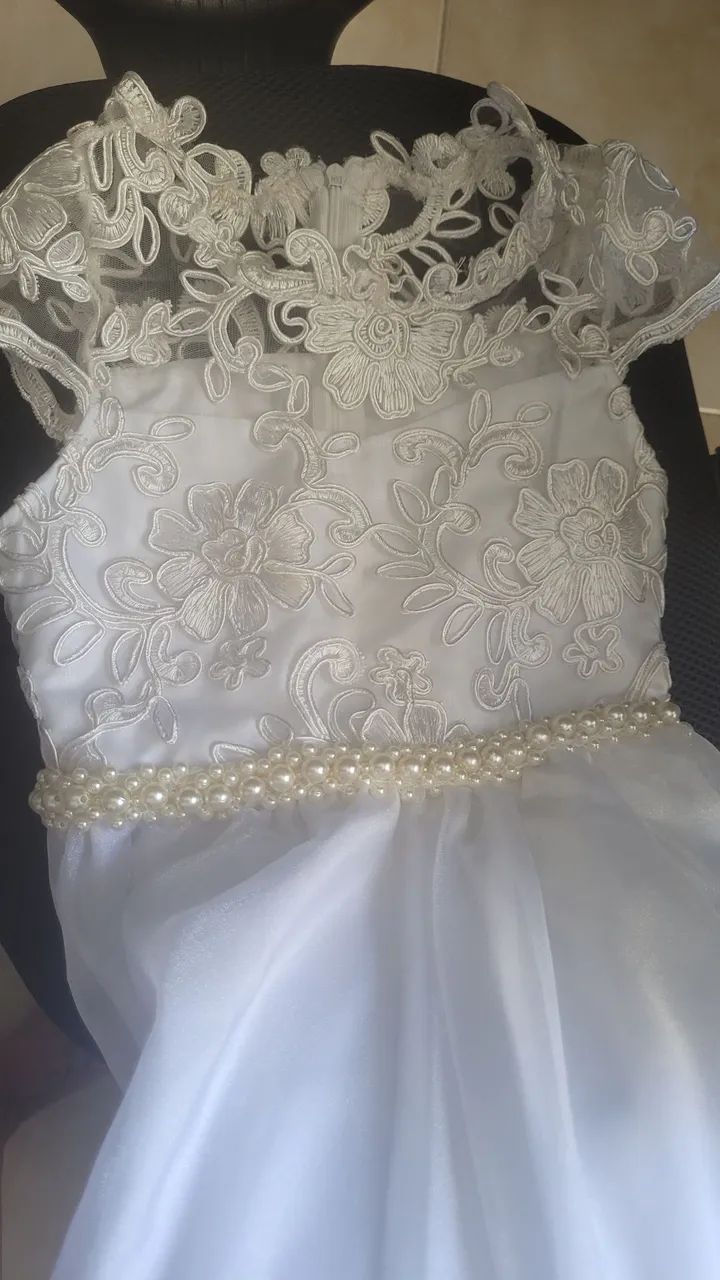 Vestido de dama de honra infantil branco luxo (4-6 anos) com renda e pérolas - Foto 4