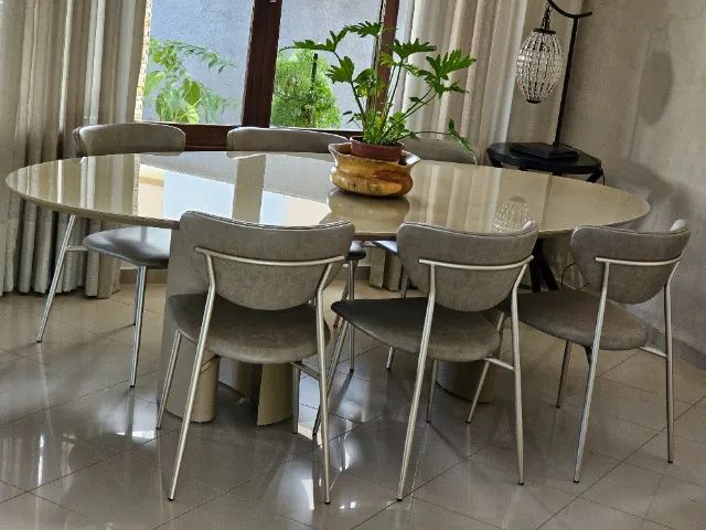 Conjunto de mesa e cadeiras de jantar. - Foto 2