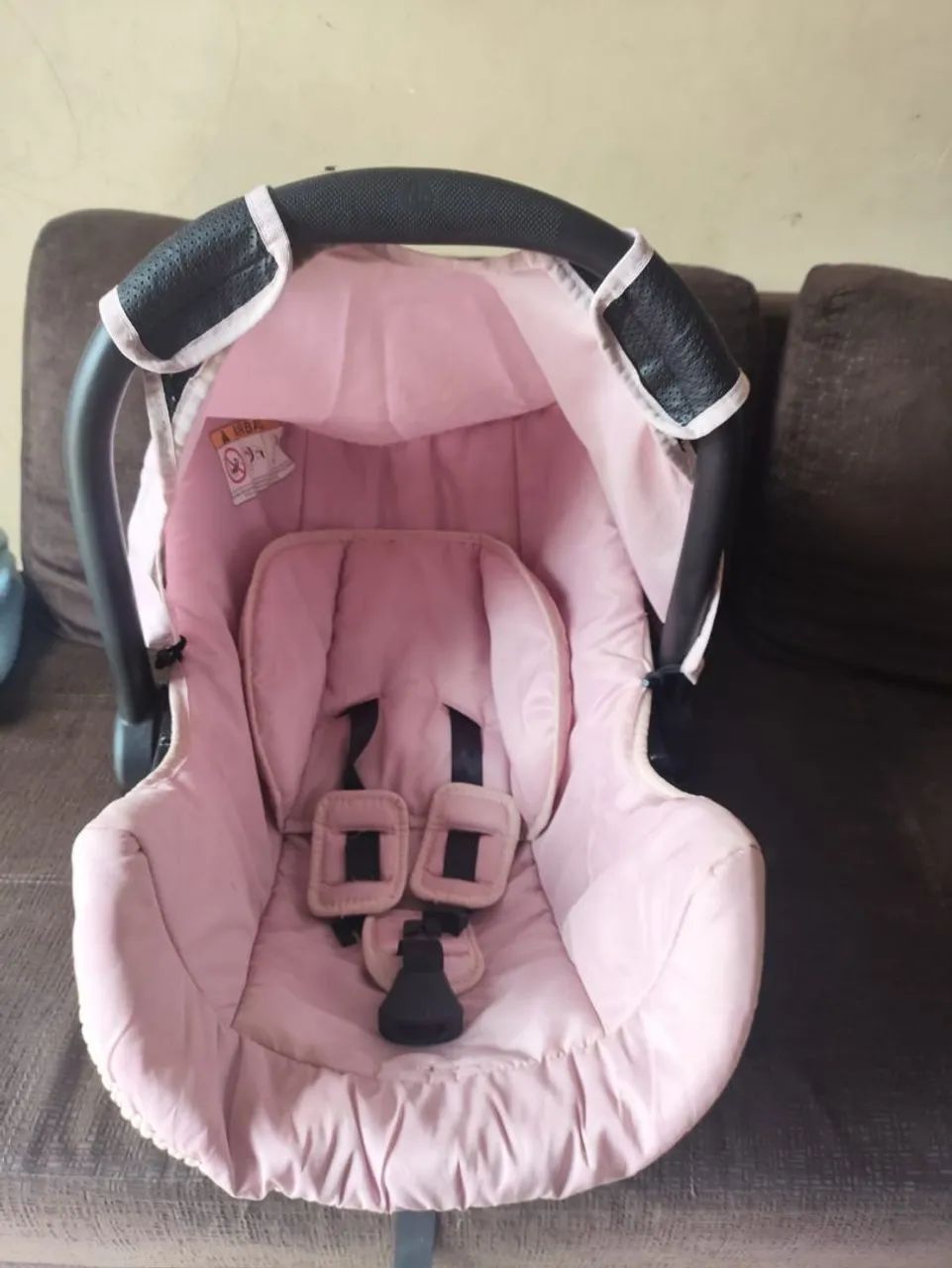 Vende-se um bebê conforto 