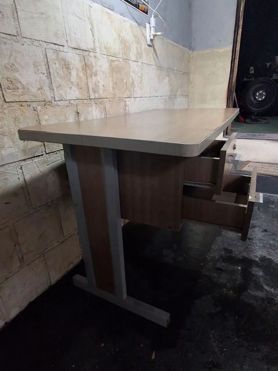 Mesa de escritório em bom estado  - Foto 2