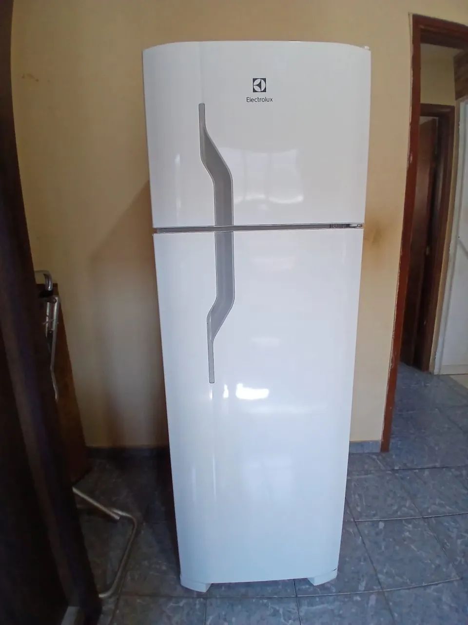 Vende se geladeira 