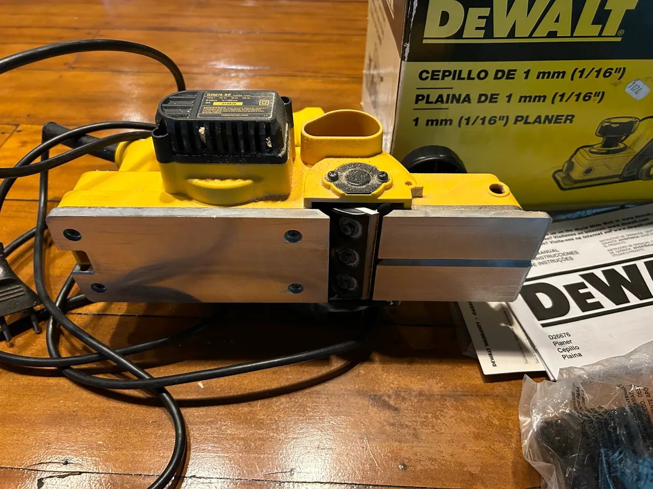 Plaina elétrica Dewalt modelo D26676 - Foto 3