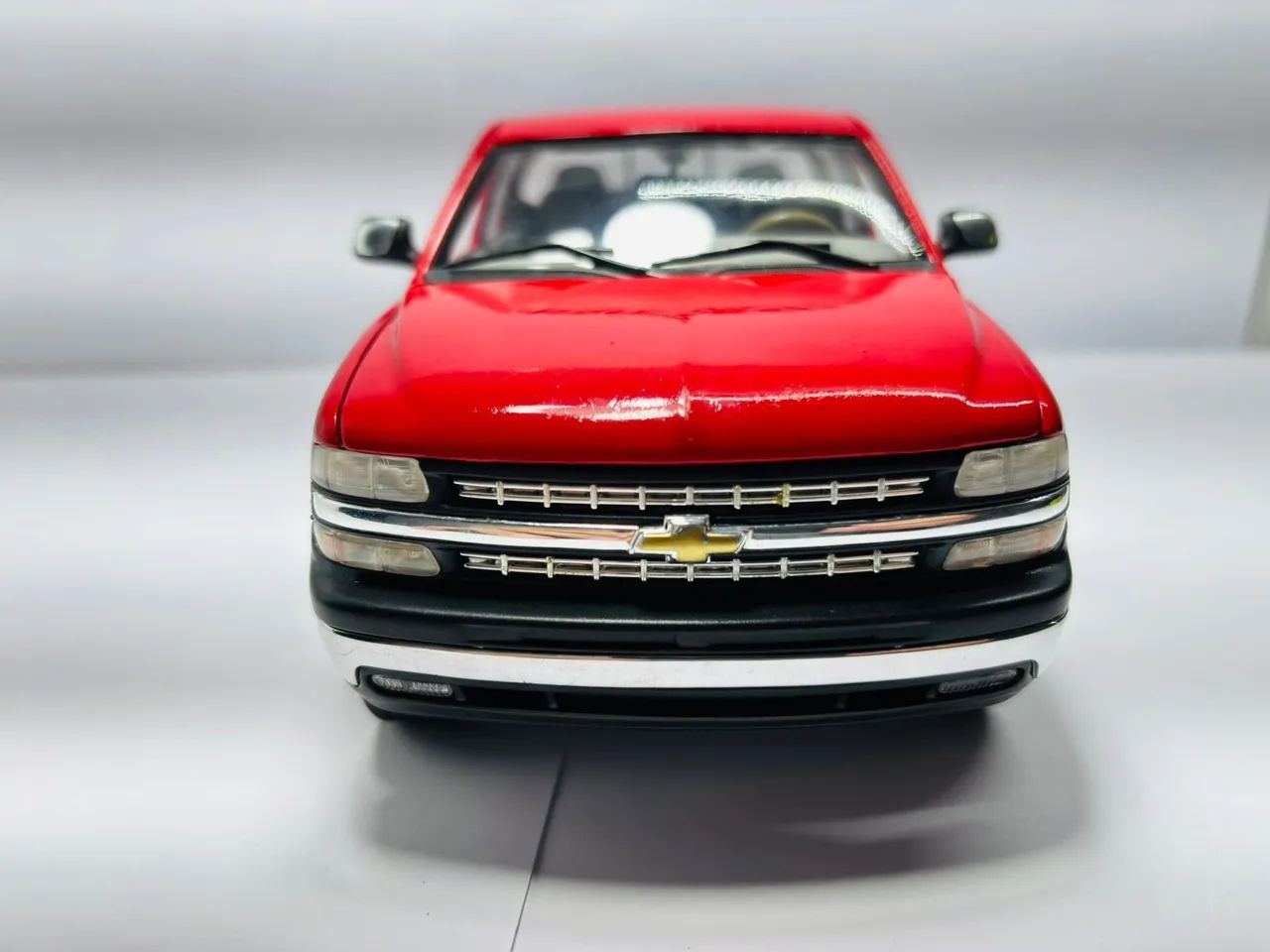 Miniatura Chevrolet Silverado 1999 1/18 - Foto 3