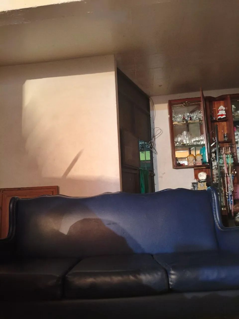 Sofá de couro 3 lugares 469163601350502402