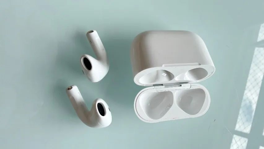 Air pods 4 recém comprado 