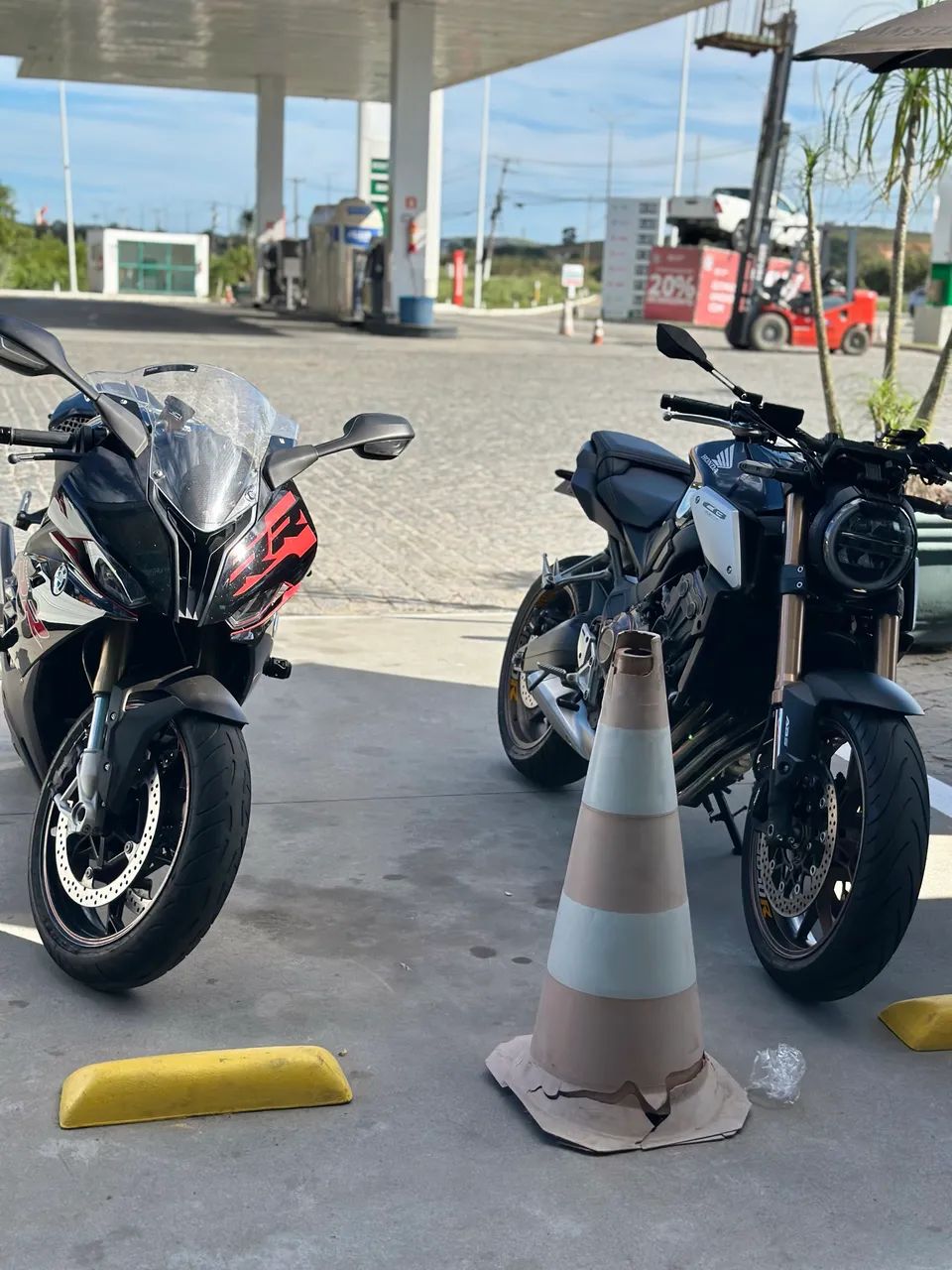 Cb650r nova com 14 mil km nova..