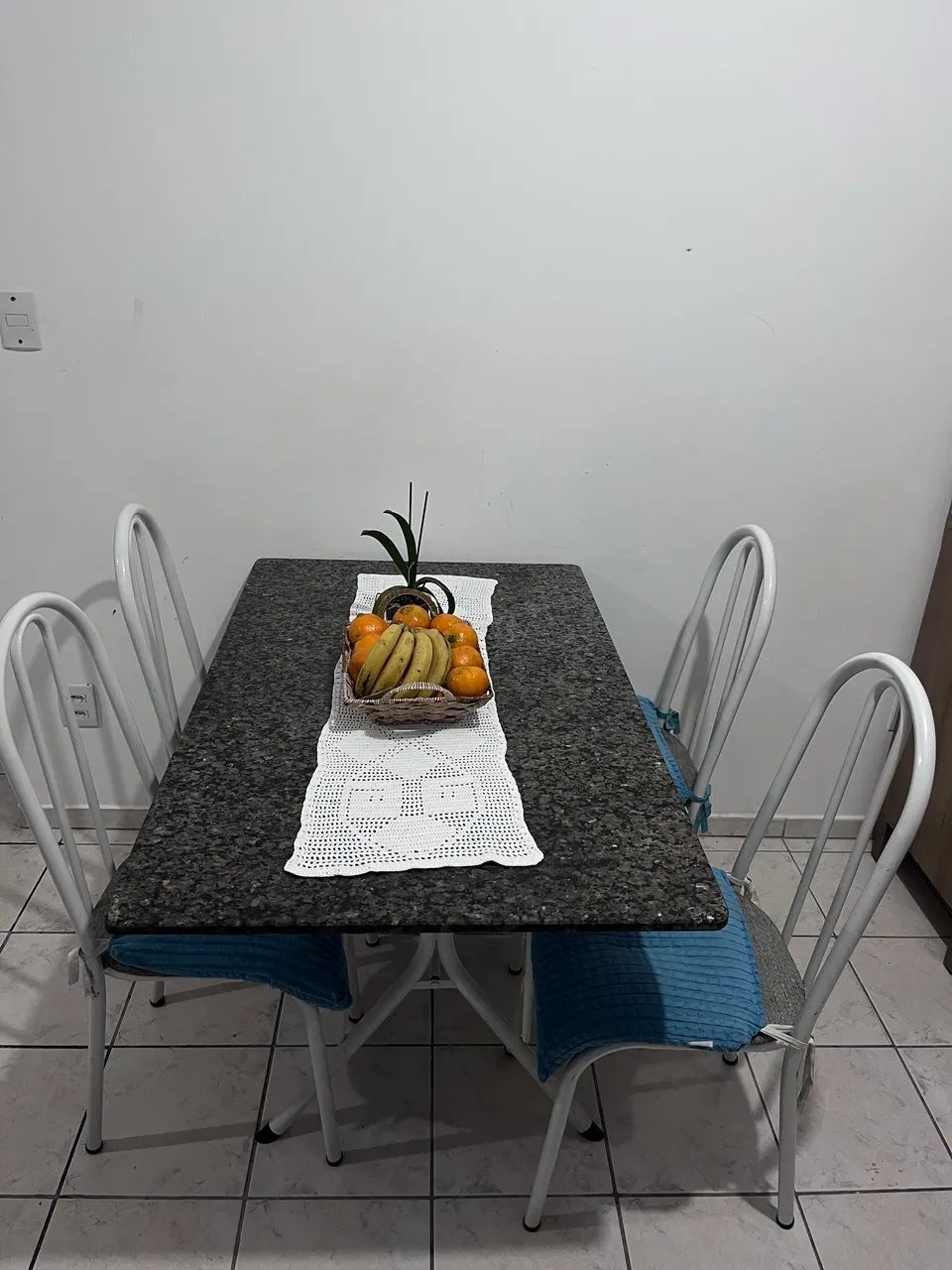 Mesa de Mármore + 4 cadeiras  - Foto 4