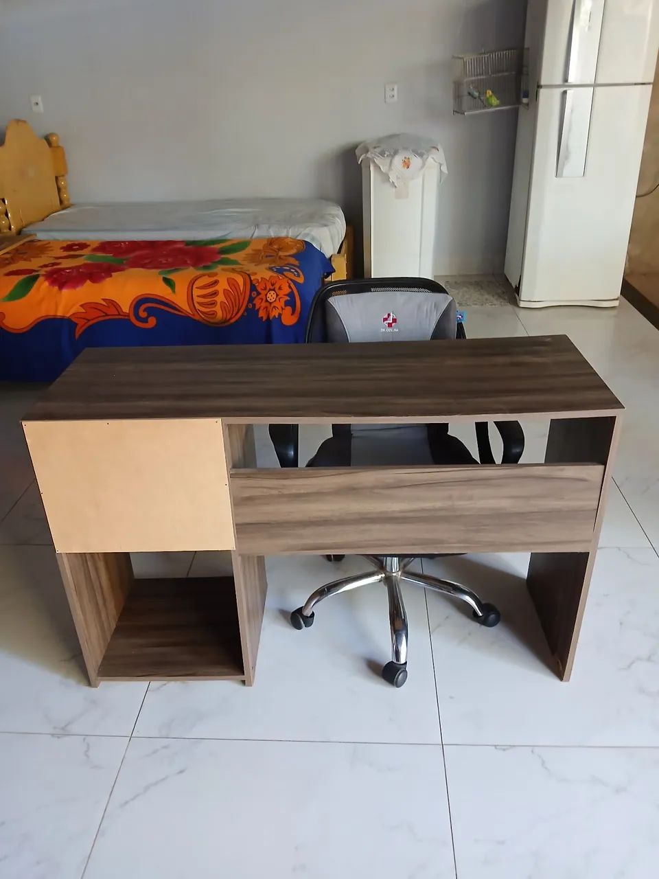 Escrivaninha com cadeira de escritório - Foto 2