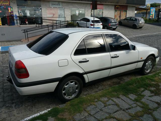 Vendo uma Mercedes c180 sedã ano 1996 - Foto 7