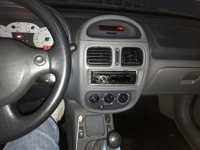 Clio Sedan 1.0 RT 2001 completo - Foto 7