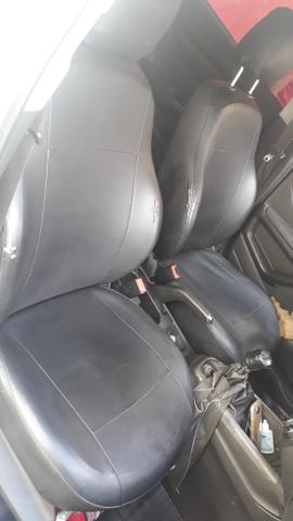 Onix 1.0 Flex 2014 completo 60km (GNV) muito conservado - Foto 8