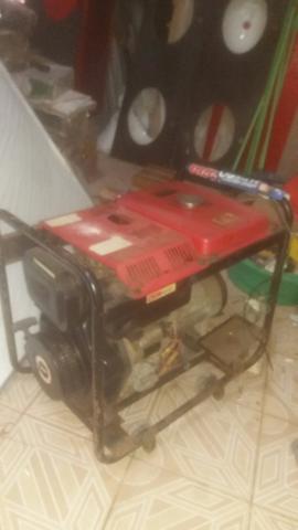 Motor gerador á diesel pouco usado