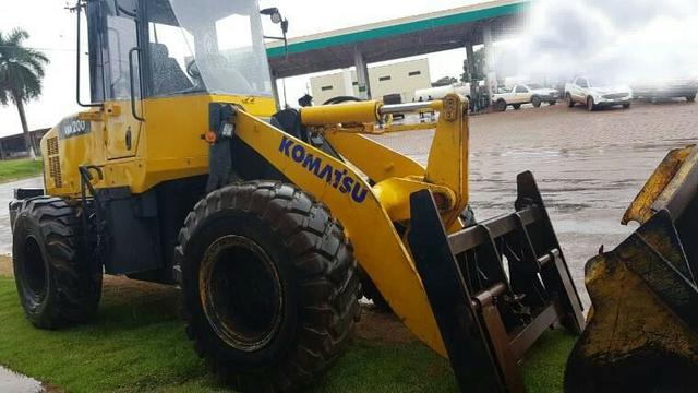 Pá carregadeira komatsu WA 220 - Foto 3