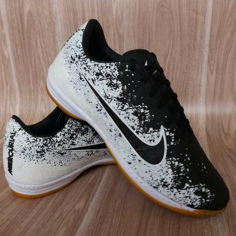 fotos de tenis de futsal da nike