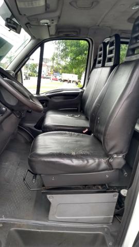 Vendo caminhão Iveco c55/17 12/13 cabine dupla com ar - Foto 5