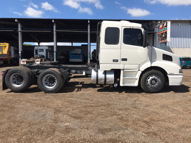 VOLVO NH12 380 ano 2000 - Foto 4