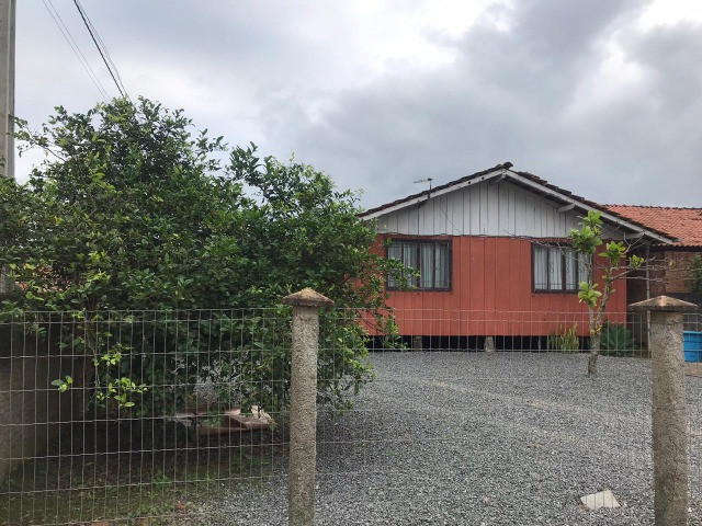 Aluga- se casa na praia da Enseada- São Francisco do Sul- SC