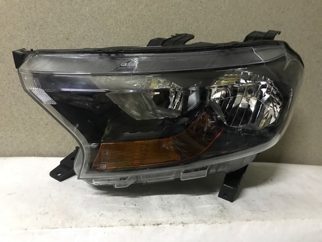 Farol Ford Ranger Máscara negra 