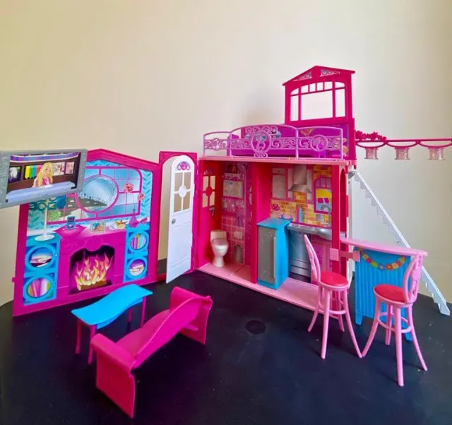 Casa Da Barbie Charmosa Que Vira Maleta  Mattel Oficial - Manias da Karla  do  - Loja Virtual