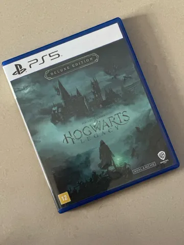 Jogo Game Hogwarts Legacy Deluxe Edition PS5 Mídia Física - Warner