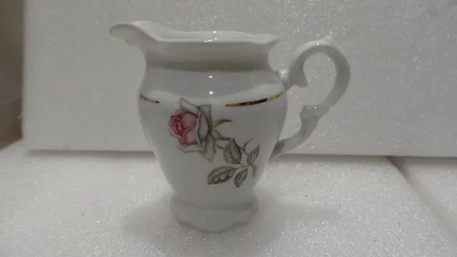 Mini leiteira de porcelana schmidt linda e rara!! medindo 9cm de altura